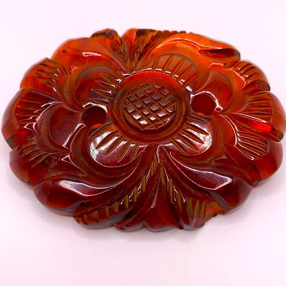 Vintage Jewelry - Bakelite Chinese Primrose Motif Brooch, Large